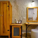 Hotel Cave Saksagan
