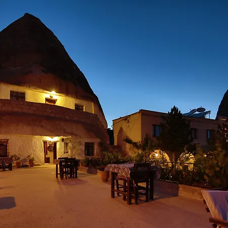 Cave Saksagan מלון