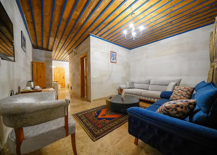 ケーブ サクサガン ホテル