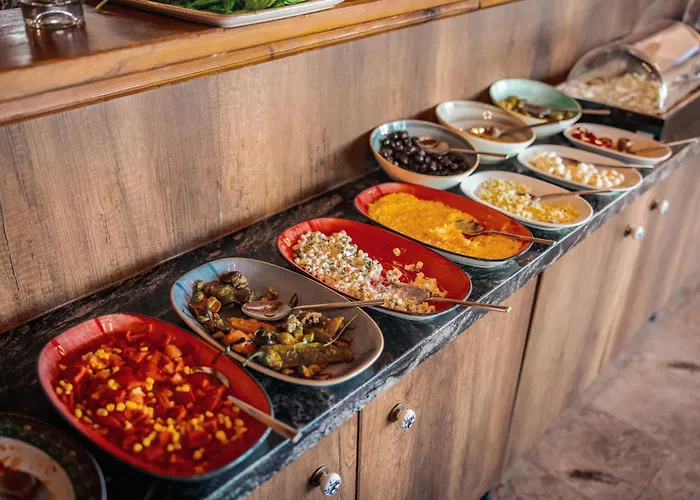 מלון Cave Saksagan 5*