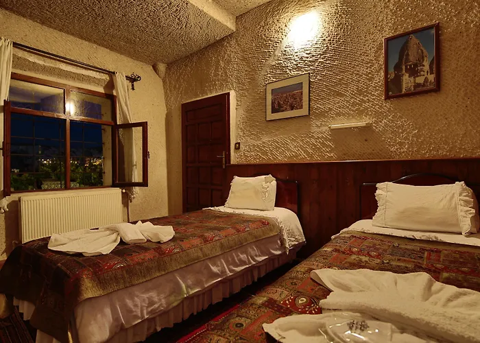 מלון Cave Saksagan 5*