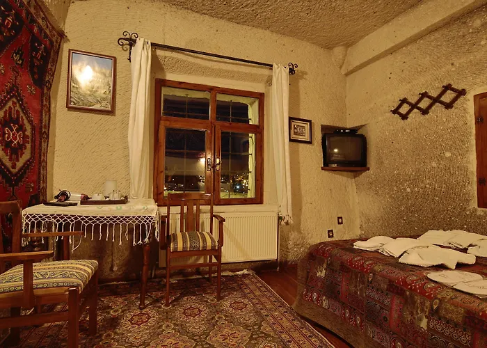 מלון Cave Saksagan