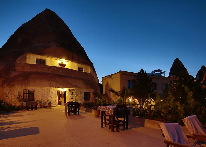 Cave Saksagan מלון