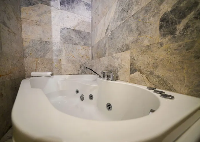 Cave Saksagan מלון גורמה