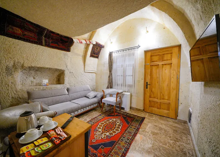 מלון Cave Saksagan 5*