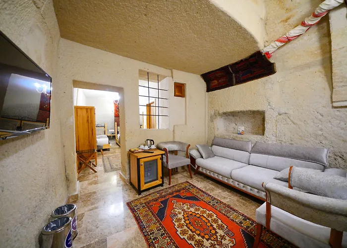 Cave Saksagan מלון