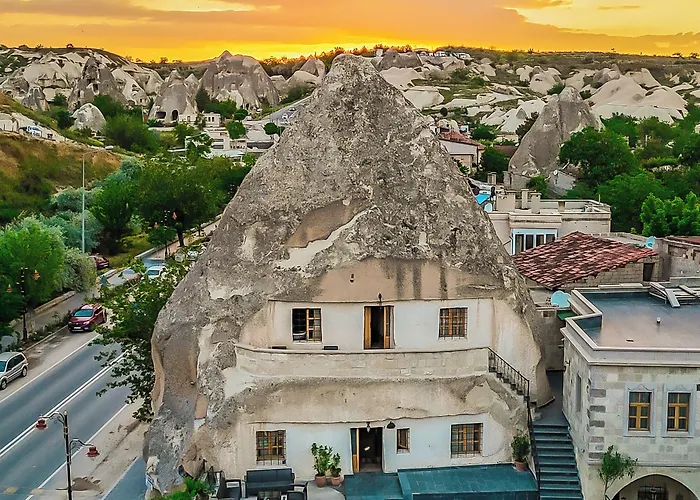 מלון Cave Saksagan 5*