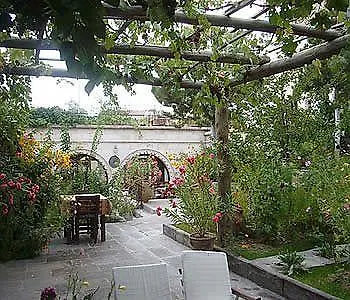 מלון Cave Saksagan גורמה